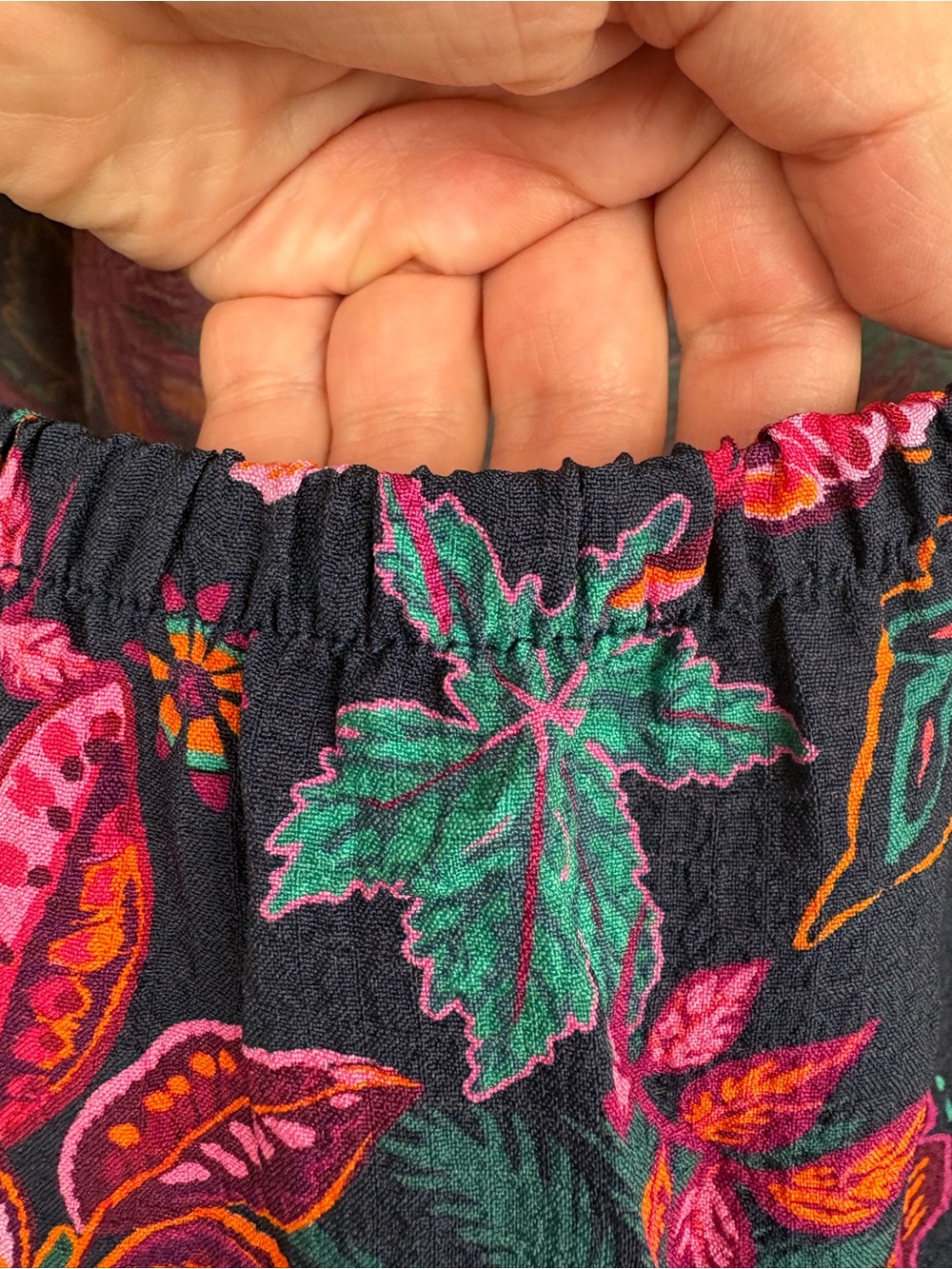 NWT BloomChic Tropical Print Flutter Sleeve Blouse Keyhole Size 12 Dark Tropical - Picture 4 of 9